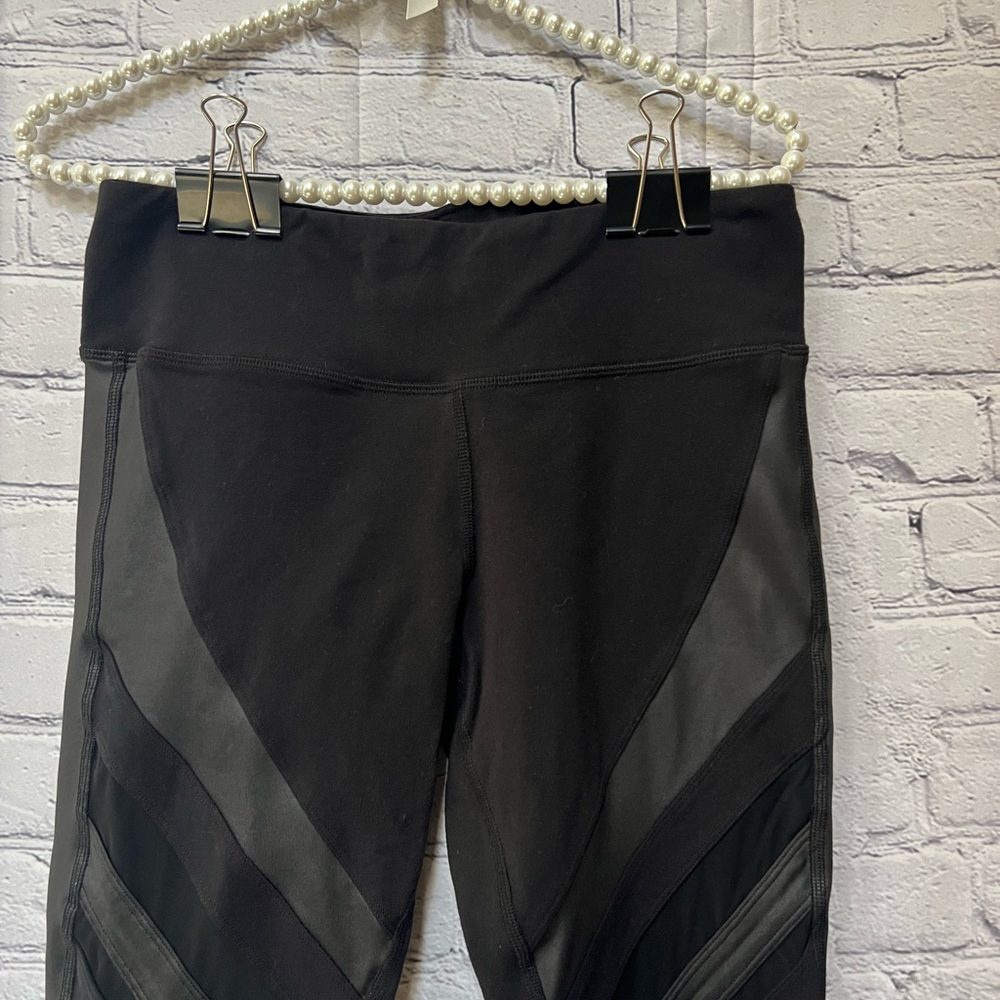 ALO YOGA EPIC LEGGING IN BLACK - Picture 9 of 10